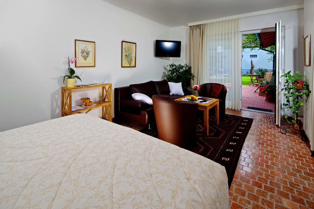 Hotel Gästehaus Samira Purbach am Neusiedlersee Zimmer foto